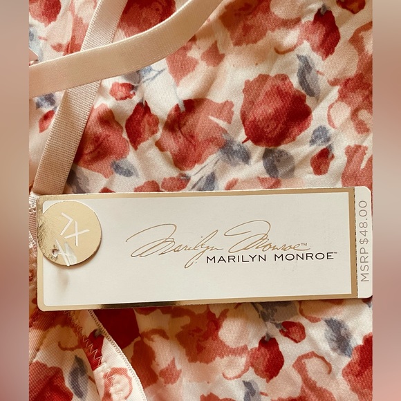 MARILYN MONROE SOFT LINGERIE SLIP WITH PADDED BRA & ADORABLE DETAILS 🌟NWT🌟 - Picture 5 of 15